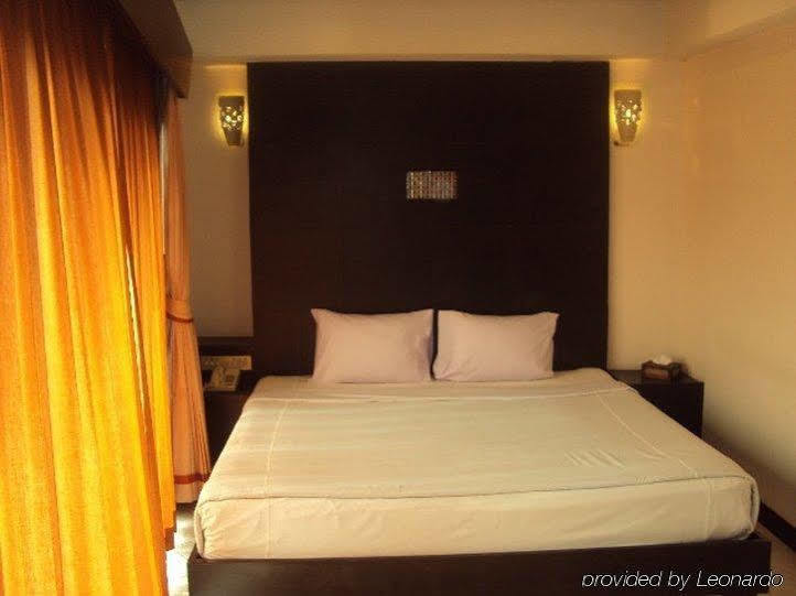 Oyo 447 Royal Express Hua Hin Hotel Exterior photo